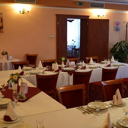 Lukacs Superior Hotel
