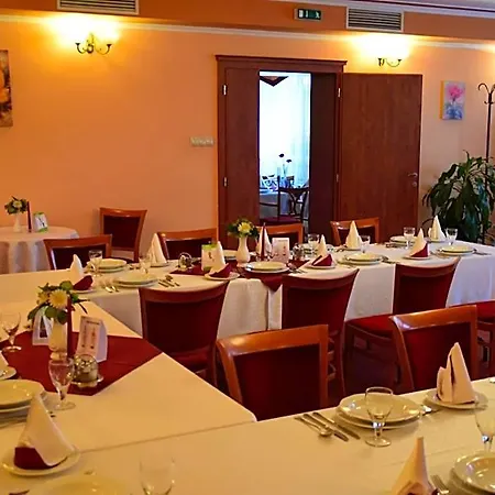 Lukacs Superior Hotel